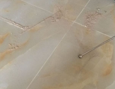 沿滩瓷砖空鼓维修公司分享粘合剂选择不当在瓷砖铺贴过程中可能导致以下问题